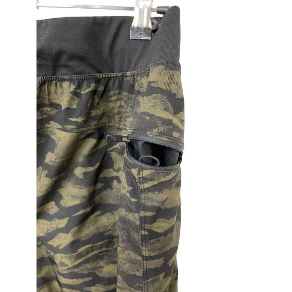 Lululemon T.H.E linerless short 9” inseam Camo Mens Size Medium - Picture 6 of 6